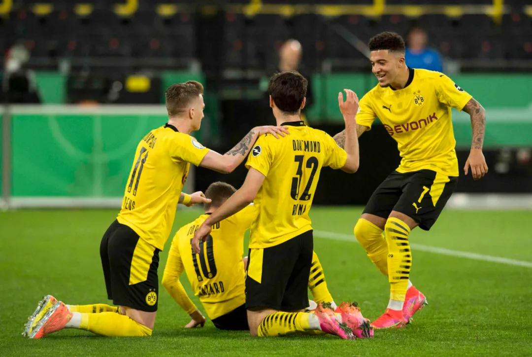 لامبارد يطالب بطرد مغواير والفار يسرق الأضواء في كلاسيكو مانشستر يونايتد وتشيلسي