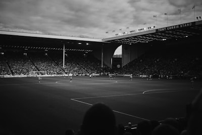 آلان هدسون يطالب بحذف سجلاته مع المنتخب الإنجليزي بسبب التجاهل التاريخي